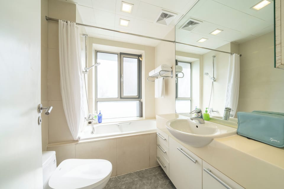 Superior Apartment, 2 Bedrooms, Kitchen, City View | Bathroom | Free toiletries, slippers, towels, shampoo