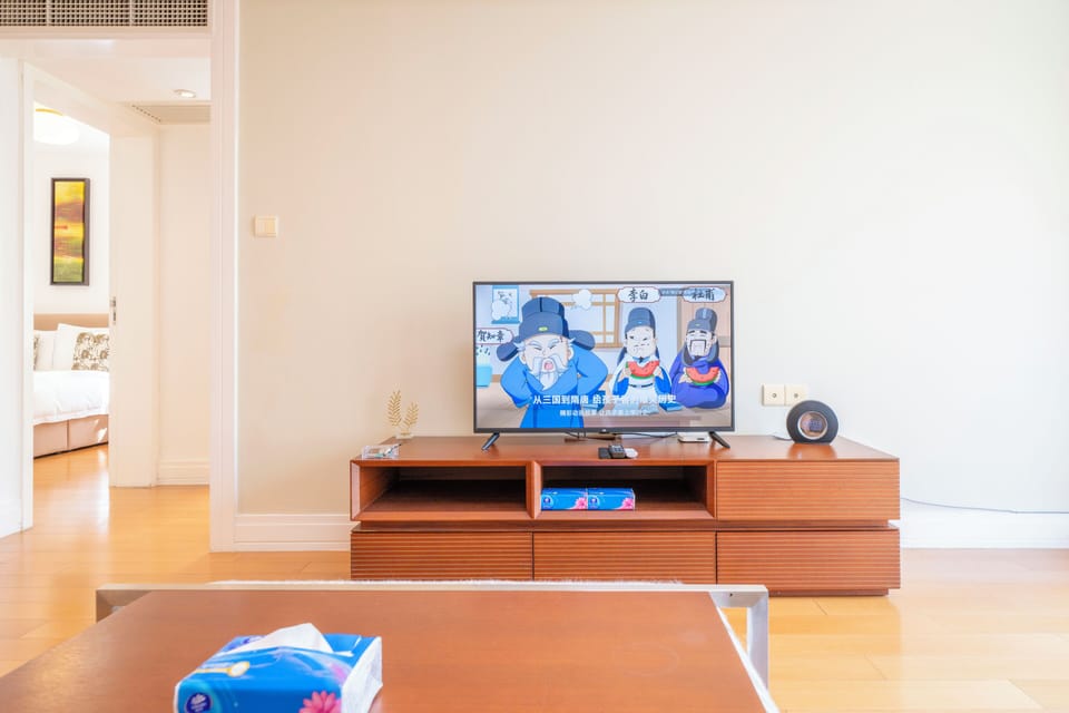 Superior Apartment, 2 Bedrooms, Kitchen, City View | Living room | Smart TV