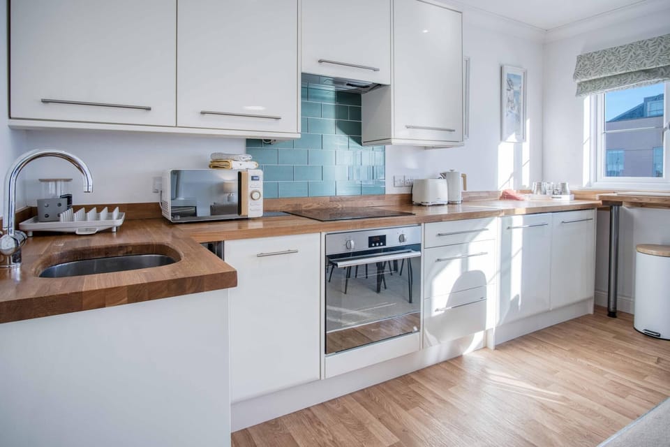 The Nook North Beach - 1 Bedroom Apartment - Tenby (26614)