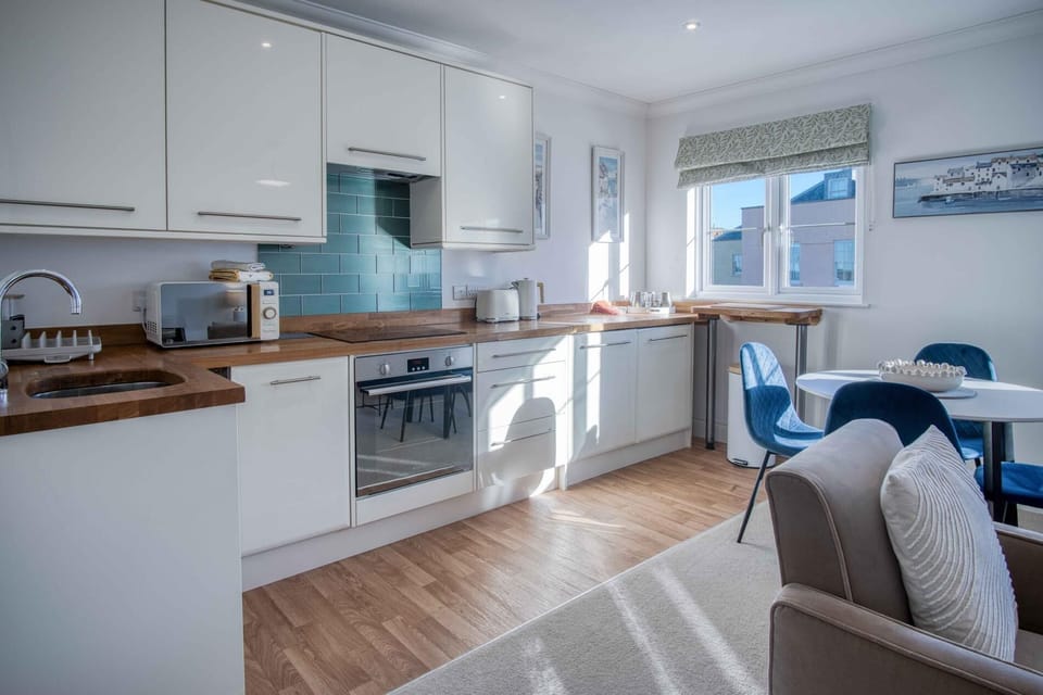 The Nook North Beach - 1 Bedroom Apartment - Tenby (26615)
