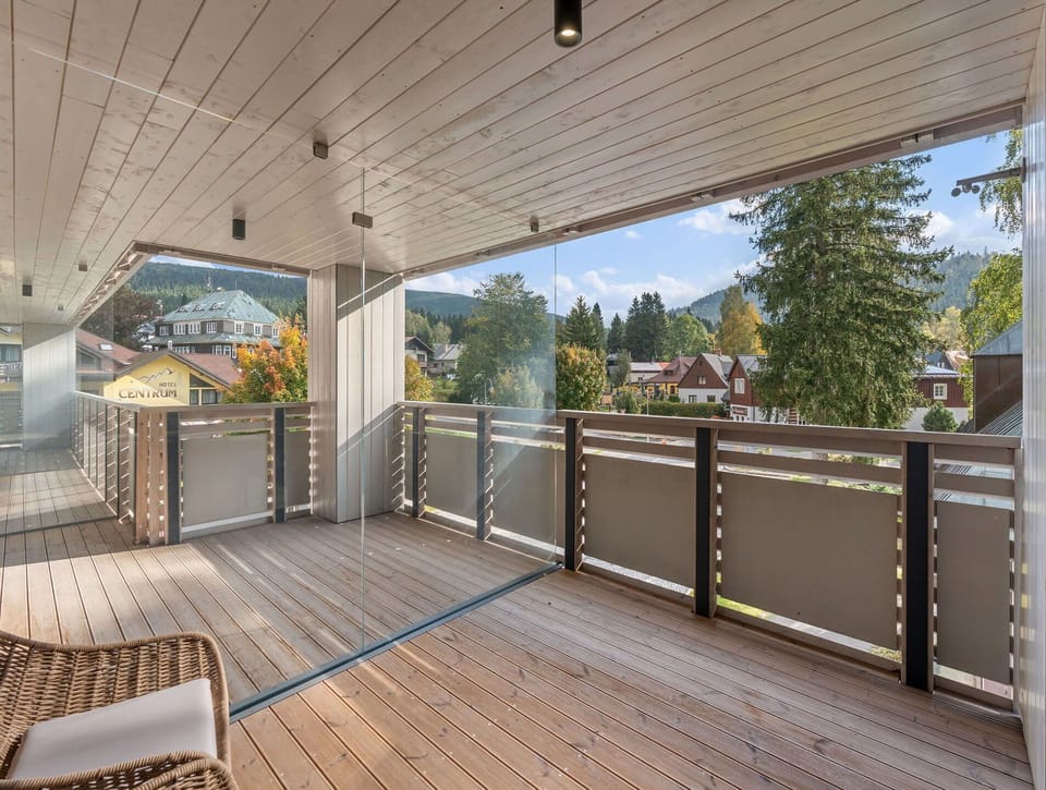 Wood, Porch, Balcony, Deck, Handrail, Ceiling, Hardwood, Plank, Wood Stain, Shade