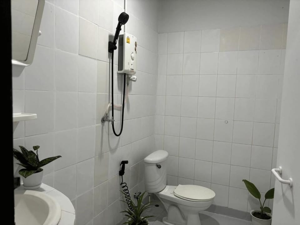 Standard Twin Room | Bathroom