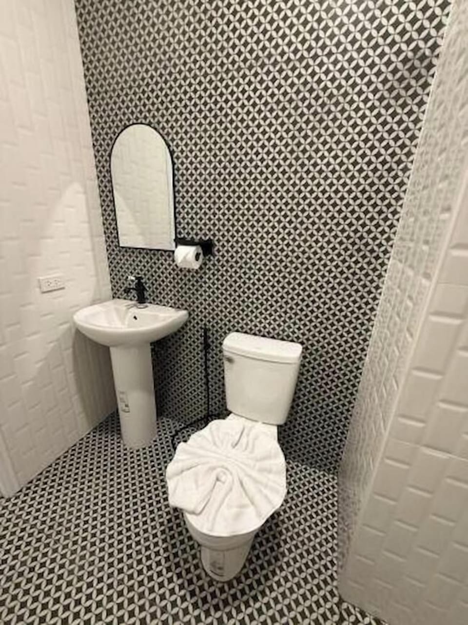 Double Room, Lanai | Bathroom | Shower, free toiletries, towels, soap