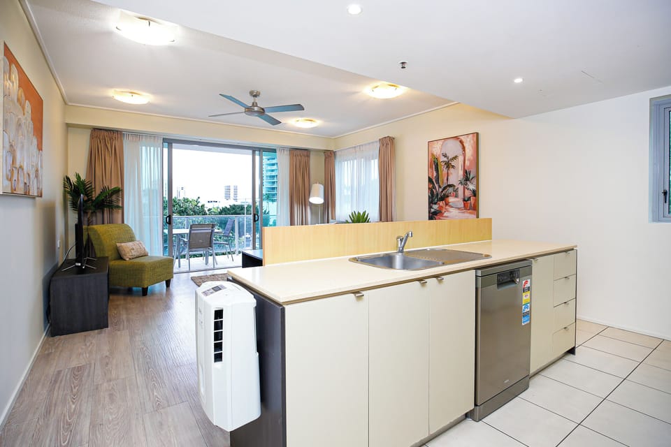 Apartment, City View | Private kitchen | Full-size fridge, microwave, stovetop, dishwasher