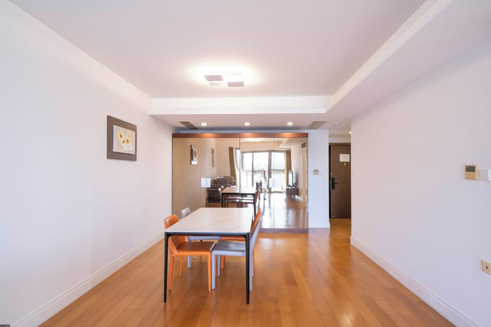 Superior Apartment, 2 Bedrooms, Kitchen, City View | Living room | Smart TV