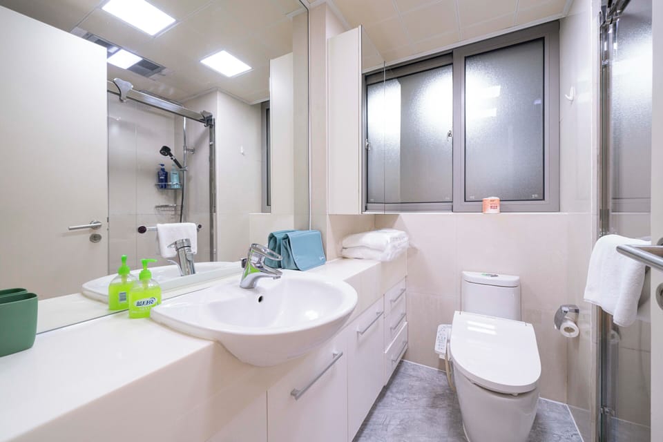 Superior Apartment, 1 Bedroom, Kitchen, City View | Bathroom | Slippers