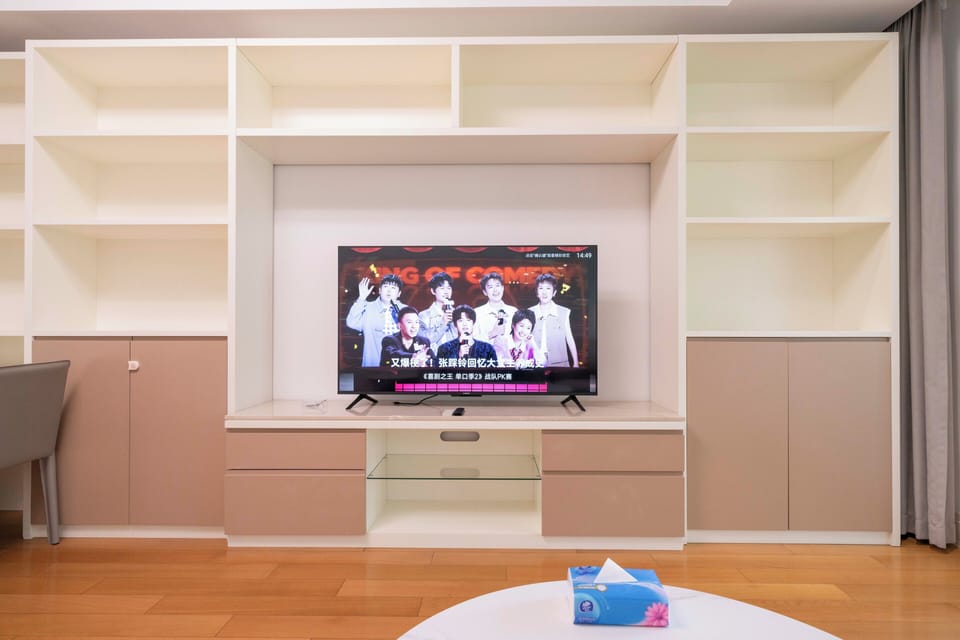 Superior Apartment, 1 Bedroom, Kitchen, City View | Living room | Smart TV