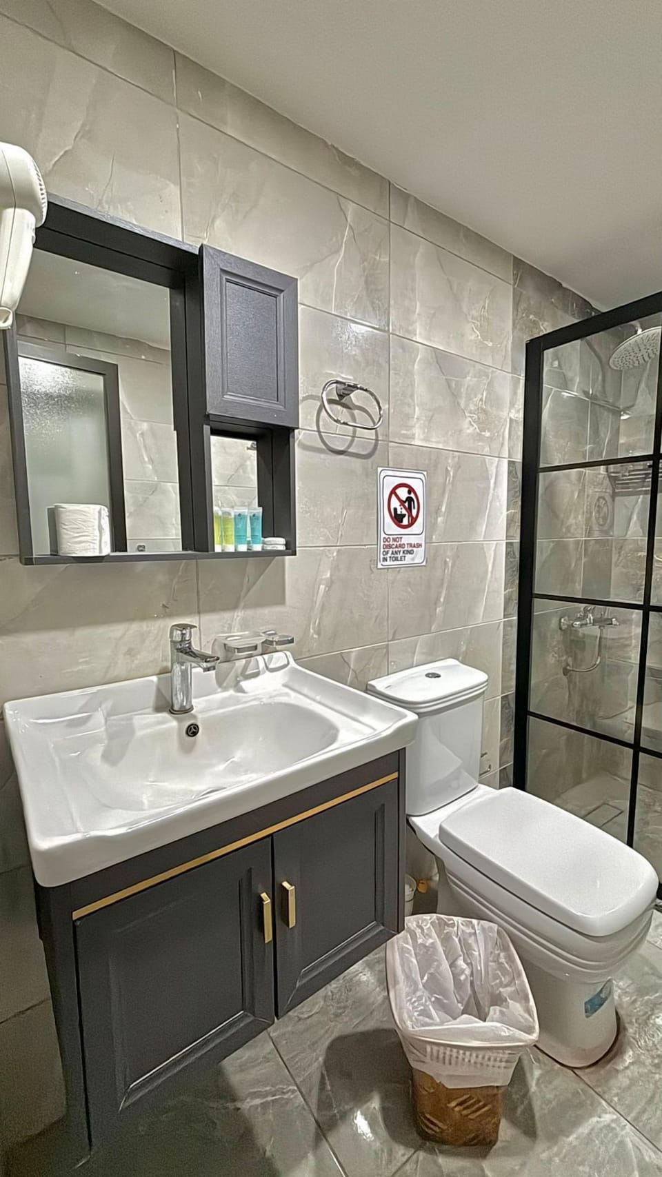 Slippers, bidet, towels, soap