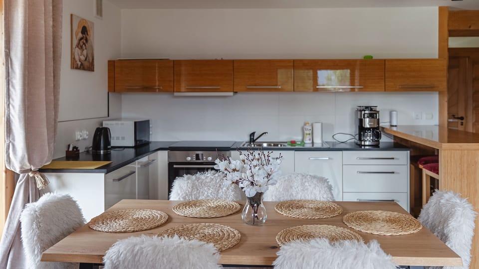 Apartament B 5 z widokiem na góry | In-room dining