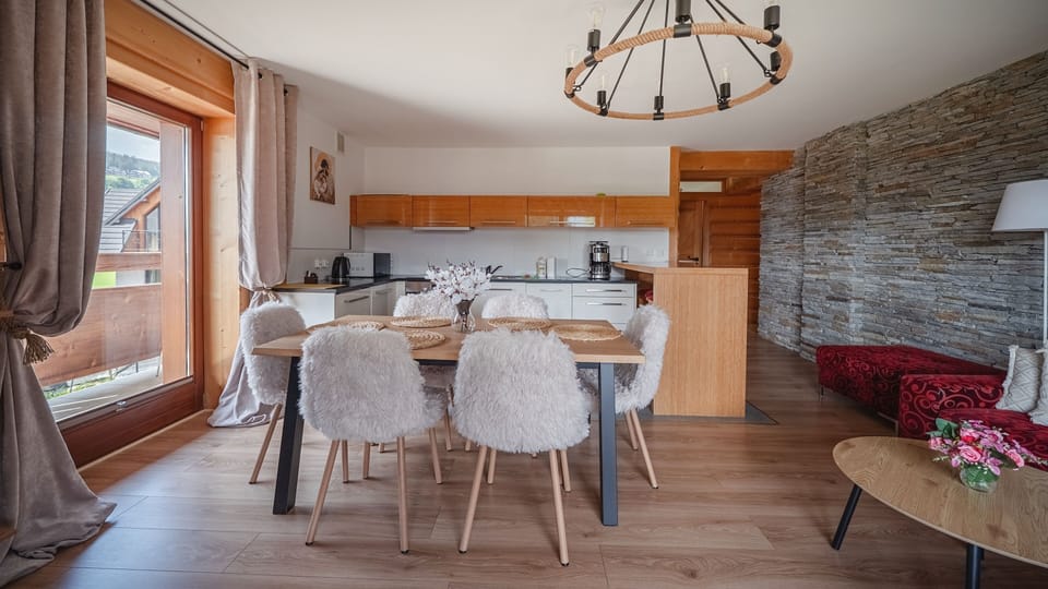 Apartament B 5 z widokiem na góry | In-room dining