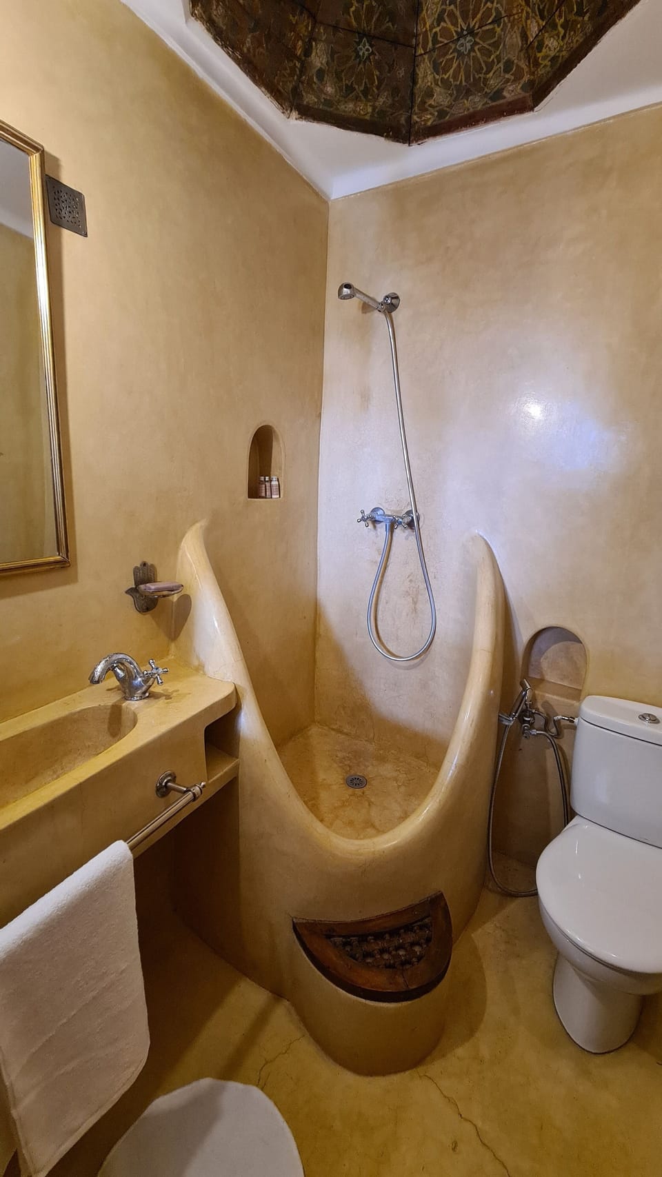 Suite (The Fatima Suite) | Bathroom | Shower, free toiletries, hair dryer, bathrobes