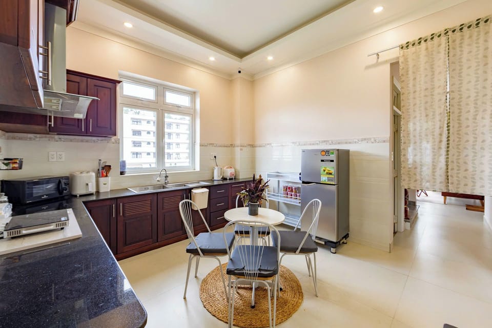 Deluxe Villa, Balcony, City View | Private kitchen | Mini-fridge, oven, stovetop, rice cooker