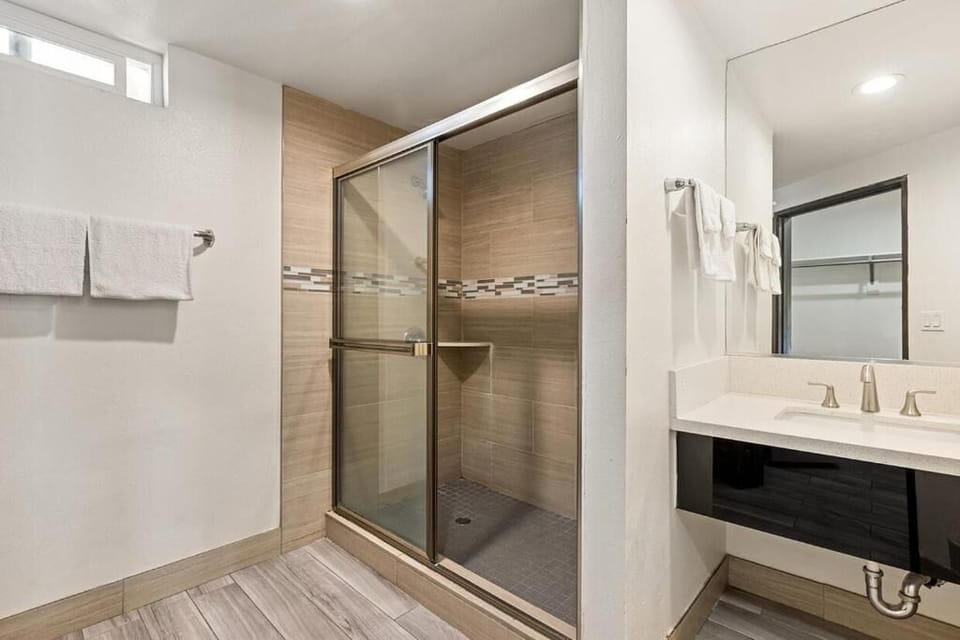 Towels, soap, shampoo, toilet paper