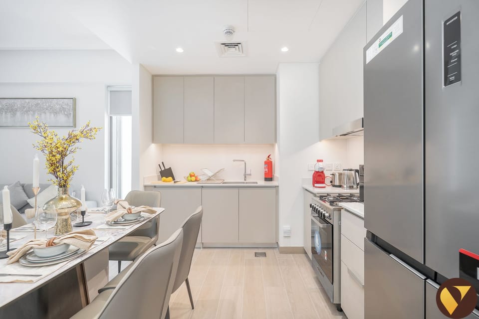 Luxury Apartment, Balcony, Garden View | Private kitchen | Microwave, oven, stovetop, electric kettle