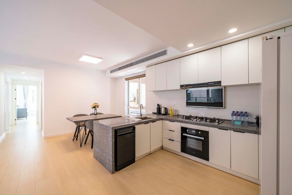 Superior Apartment, 3 Bedrooms, Balcony, City View | Private kitchen