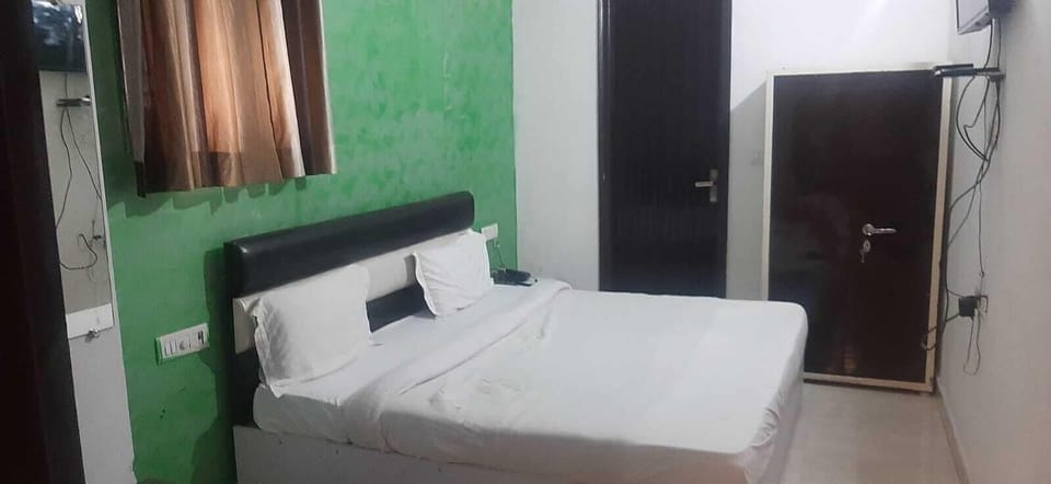 Classic Double Room | Free WiFi