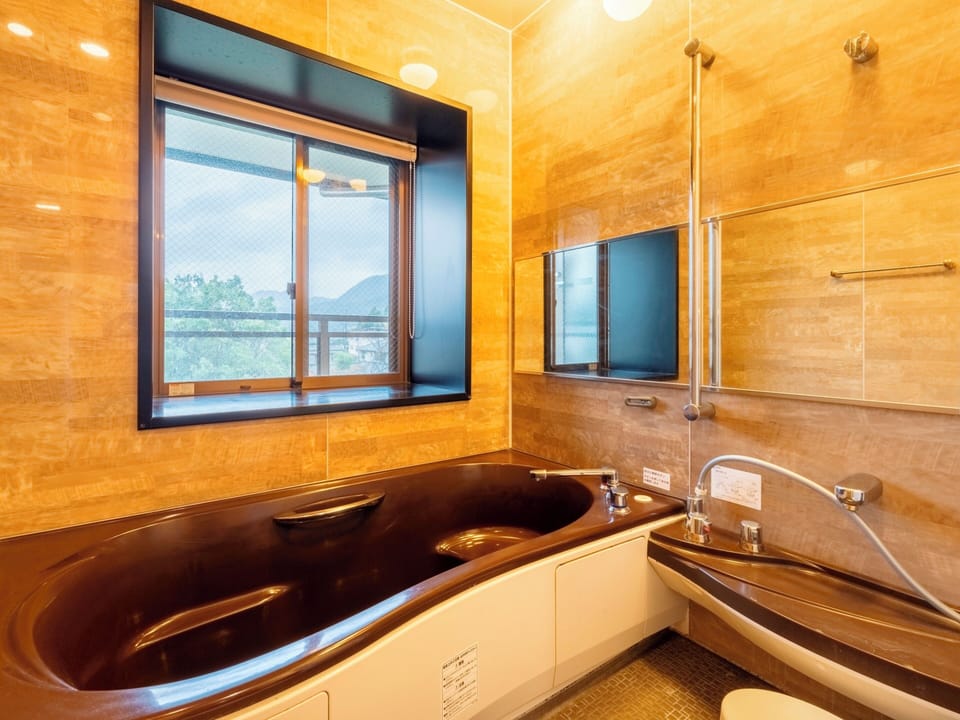 Deluxe Quadruple Room, Non Smoking | Bathroom | Combined shower/tub, hair dryer, towels, soap