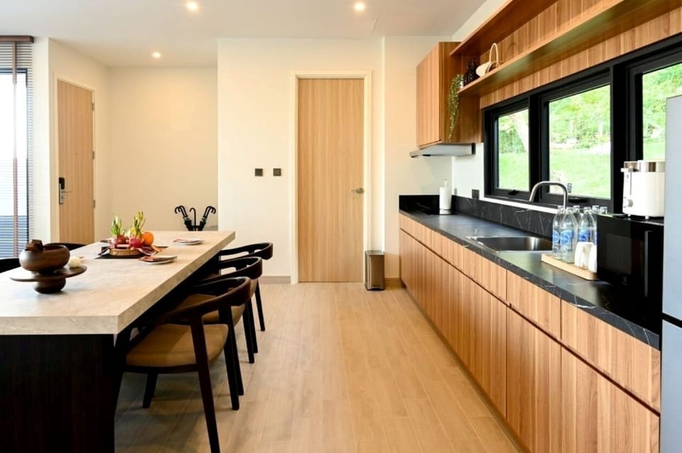 Grand Villa, Non Smoking, Hill View | Private kitchen | Fridge, cookware/dishes/utensils