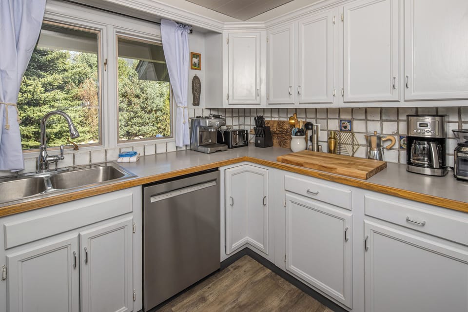 Fully equipped kitchen makes it easy for culinary creations | Main Level
