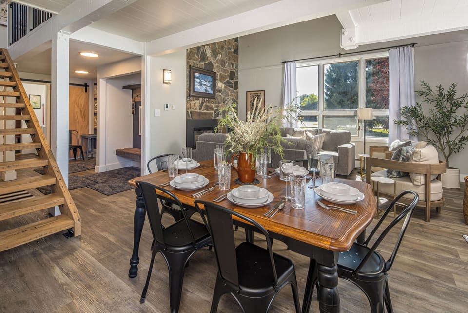Beautiful modern dining room with seating for 6 | main Level