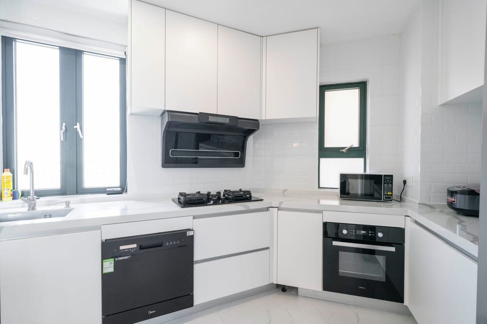 Superior Apartment, 4 Bedrooms, Balcony, City View | Private kitchen
