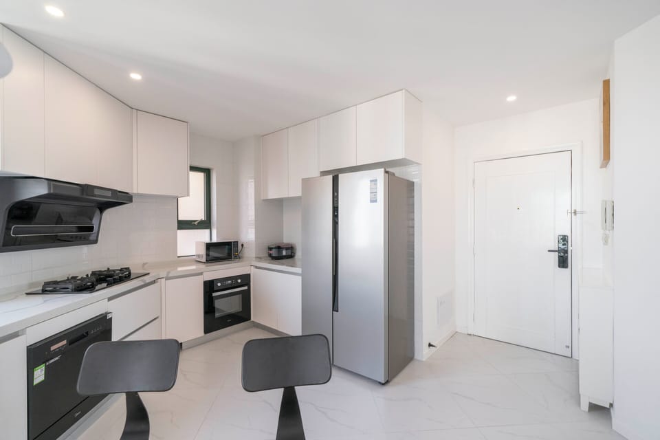 Superior Apartment, 4 Bedrooms, Balcony, City View | Private kitchen