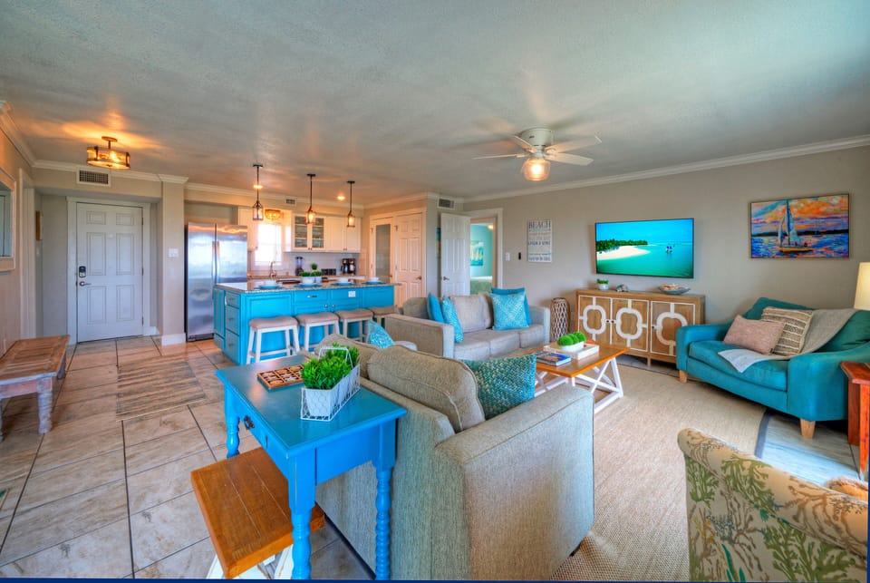 Stylish living room with beach-inspired décor.
