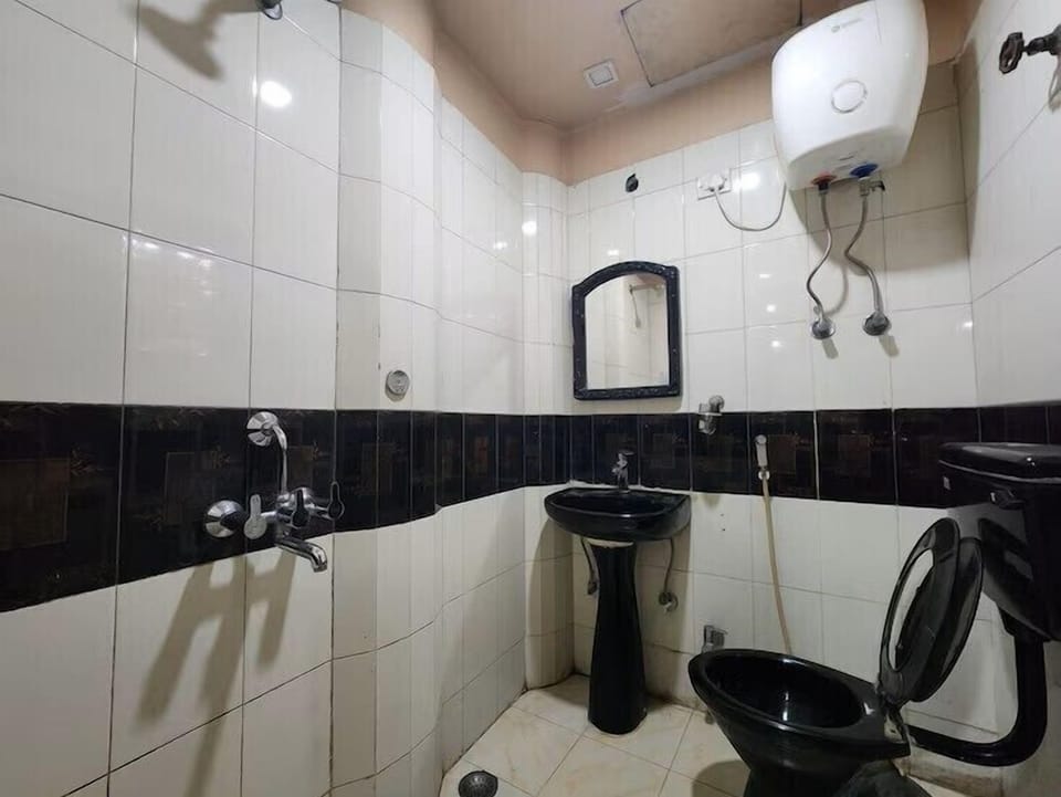 Superior Double or Twin Room | Bathroom