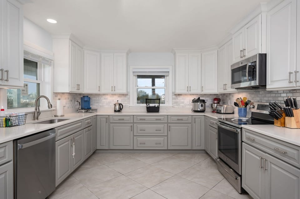 Mid Level: Fully Equipped Kitchen with oven, microwave, dishwasher, coffee maker, toaster, ample cabinetry for easy cooking and much more