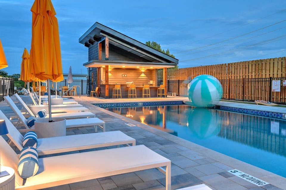 Community Pool & Cabana 
