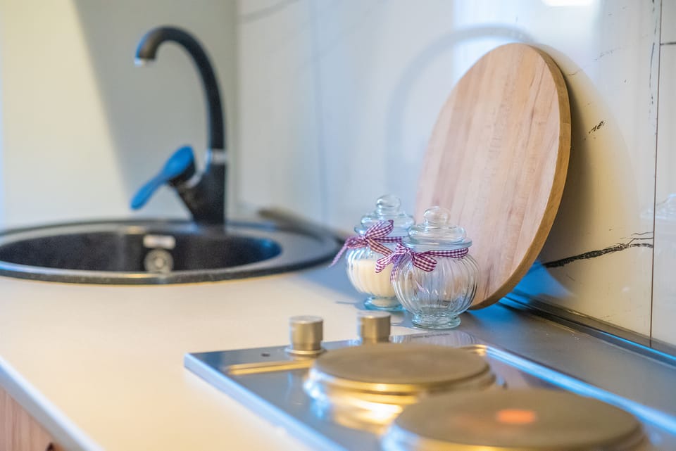 Single Room, City View | Private kitchen | Mini-fridge