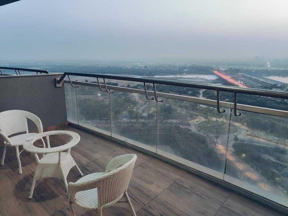 Luxury Apartment | Balcony