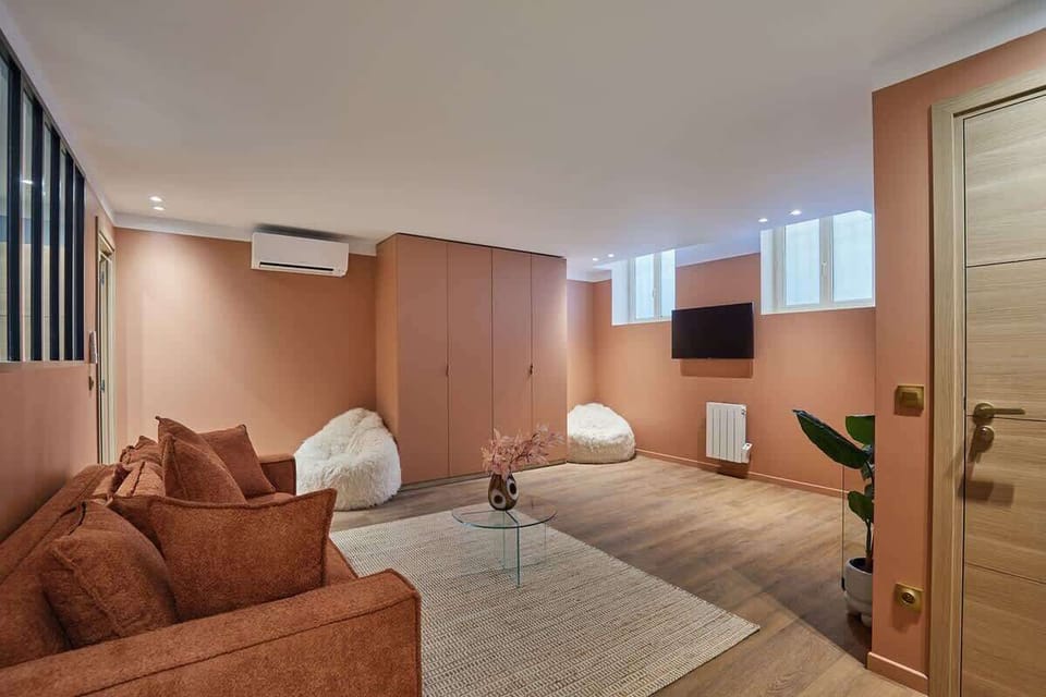 Salon avec canapé lit