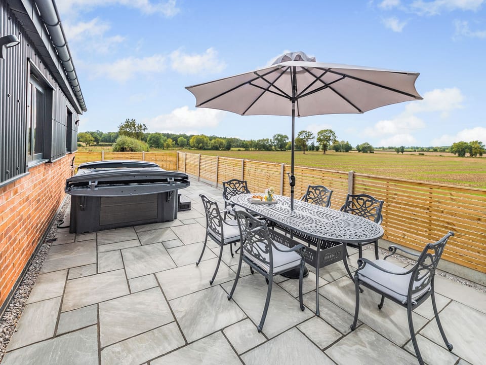 Outdoor eating area | The Woodshed, Congerstone