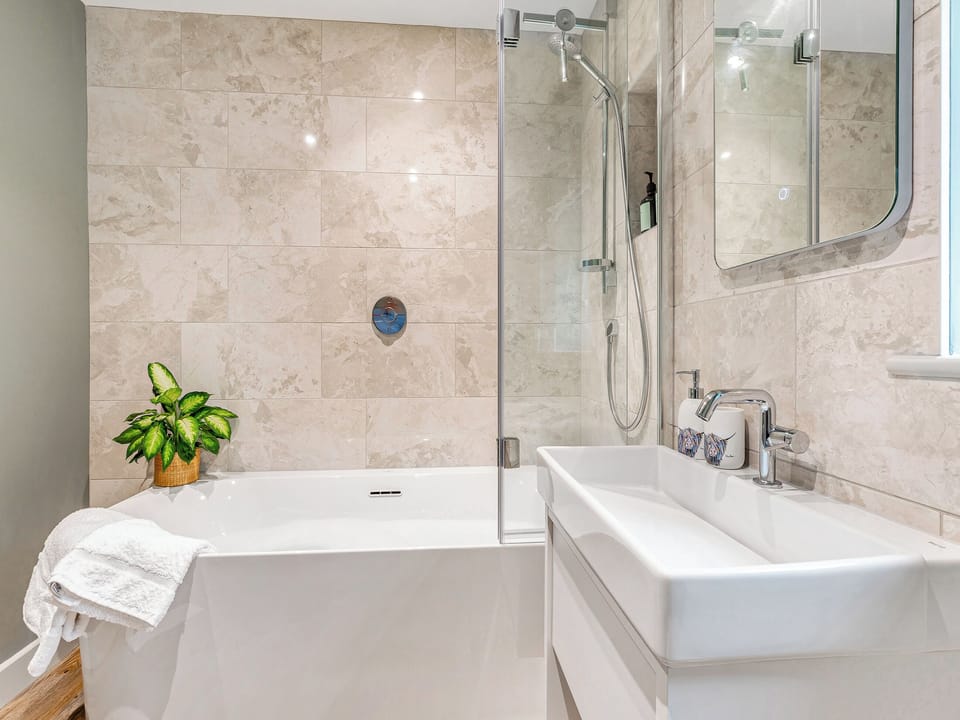 Bathroom | The Woodshed, Congerstone