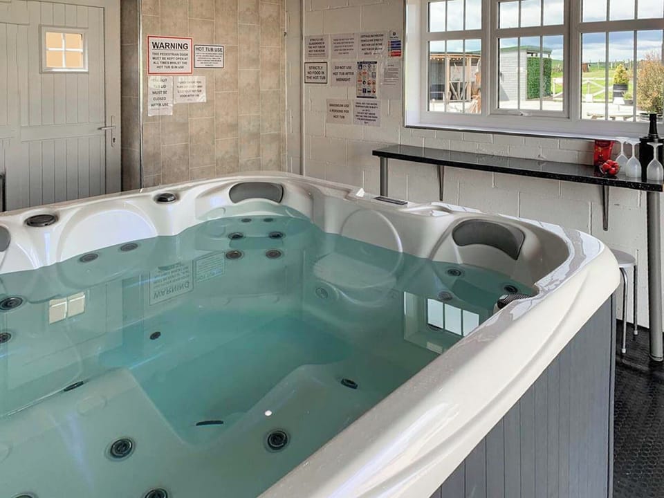 Hot tub | Red Kite Cottage - Rowley Stone Cottages, Consett