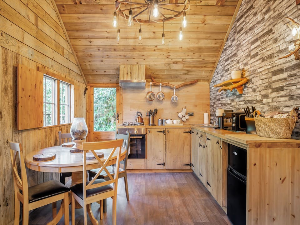 Kitchen/diner | The Retreat - Coach House Holidays Ltd, Ringwood, New Forest