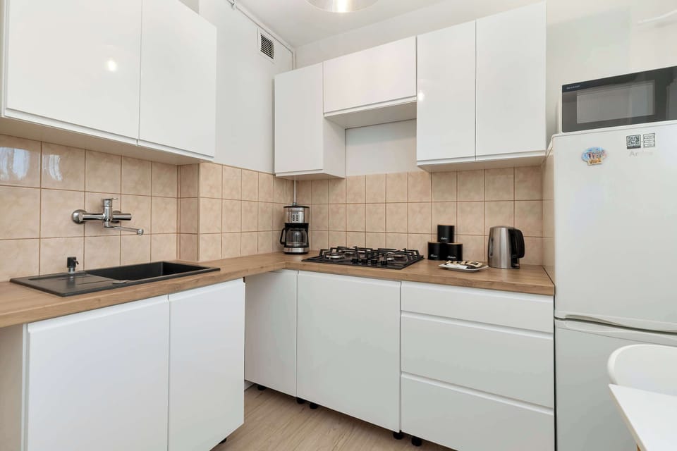 Modern, fully equipped kitchenette. 