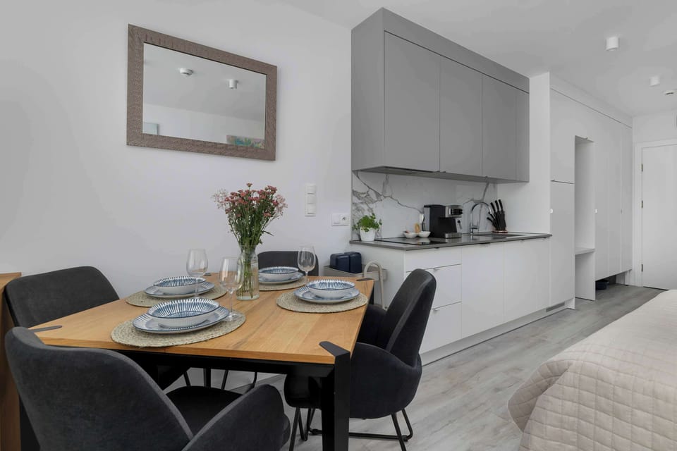 Dining area decorated with flowers and contemporary details.