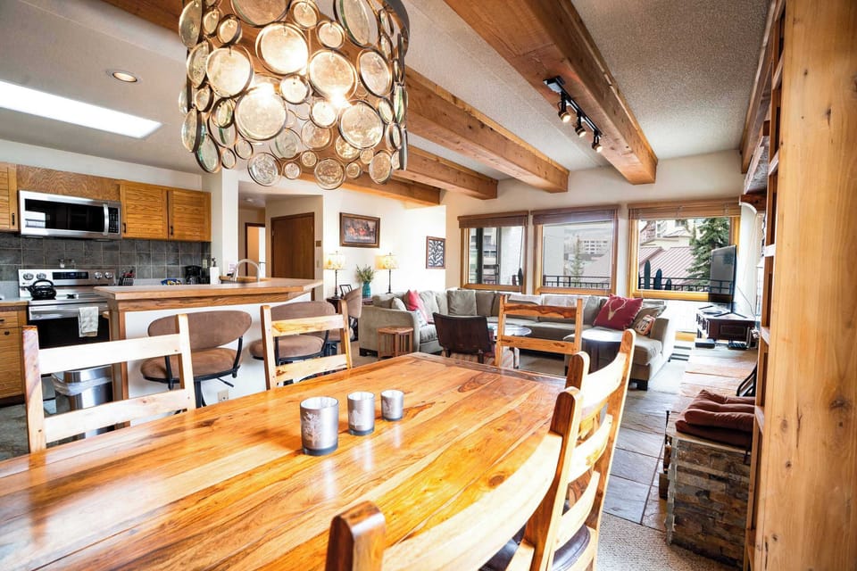 【Dining Area】Wider dining view — room for 6 around the table