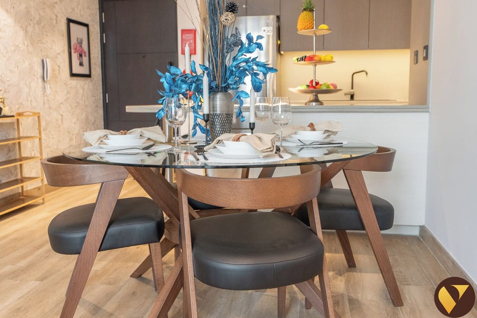 Luxury Apartment, Balcony, City View | In-room dining