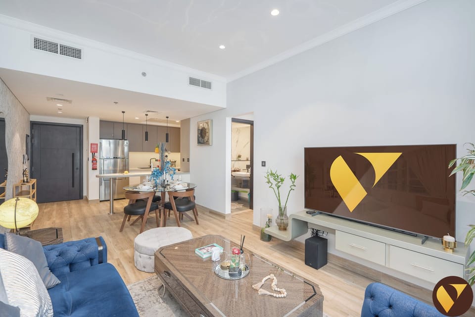 Luxury Apartment, Balcony, City View | Egyptian cotton sheets, premium bedding, in-room safe