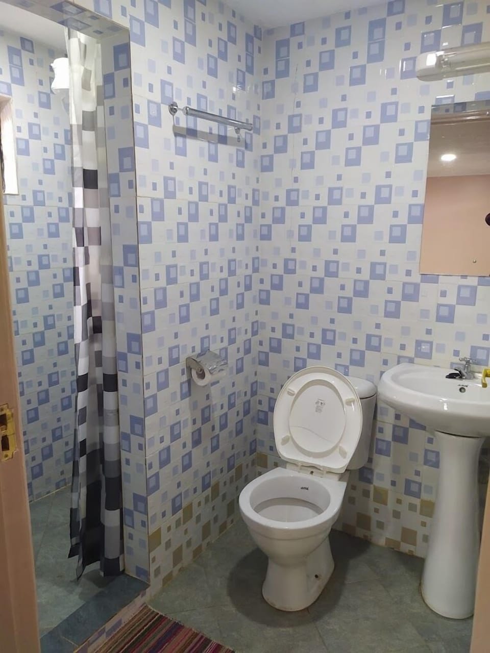 Standard Single Room | Bathroom | Shower, slippers, towels, soap