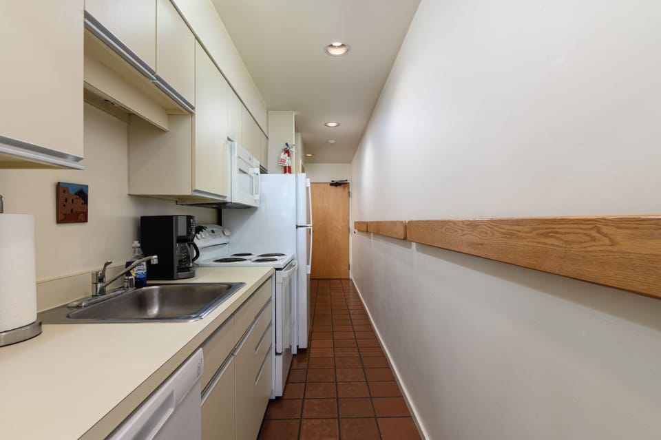 Condo, 1 Bedroom | Private kitchen | Fridge, oven, coffee/tea maker, electric kettle