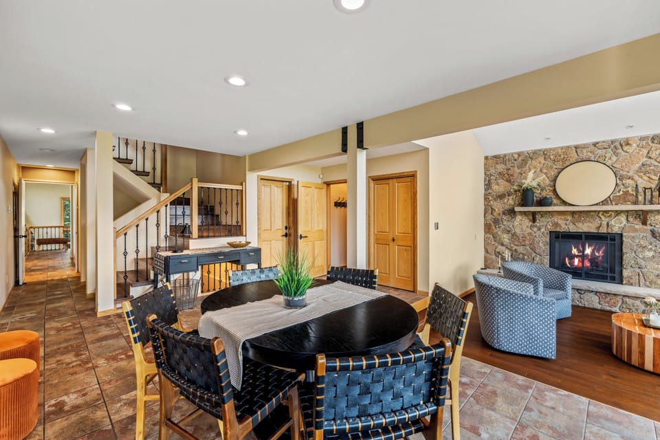 Dining Area - Main Floor