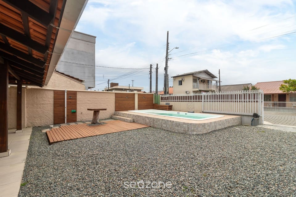Basic Villa | Outdoor spa tub