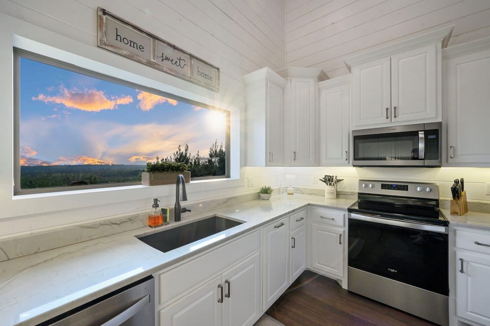 The kitchen hosts a large picture window overlooking the valley -- never get bored loading a dishwasher again!