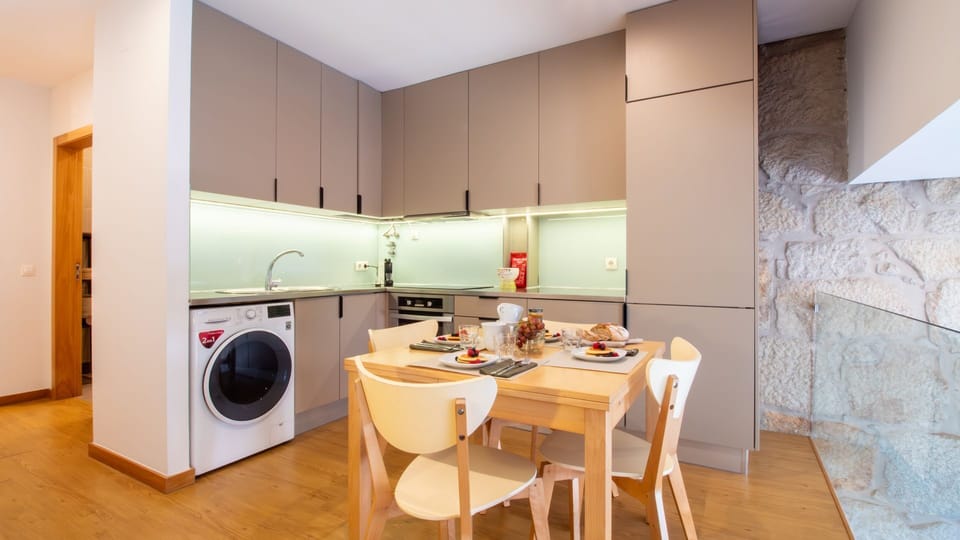 Gather around for meals in this fully equipped kitchen with dining for four.
#HomeCookedMeals #KitchenetteStyle #PortoStay