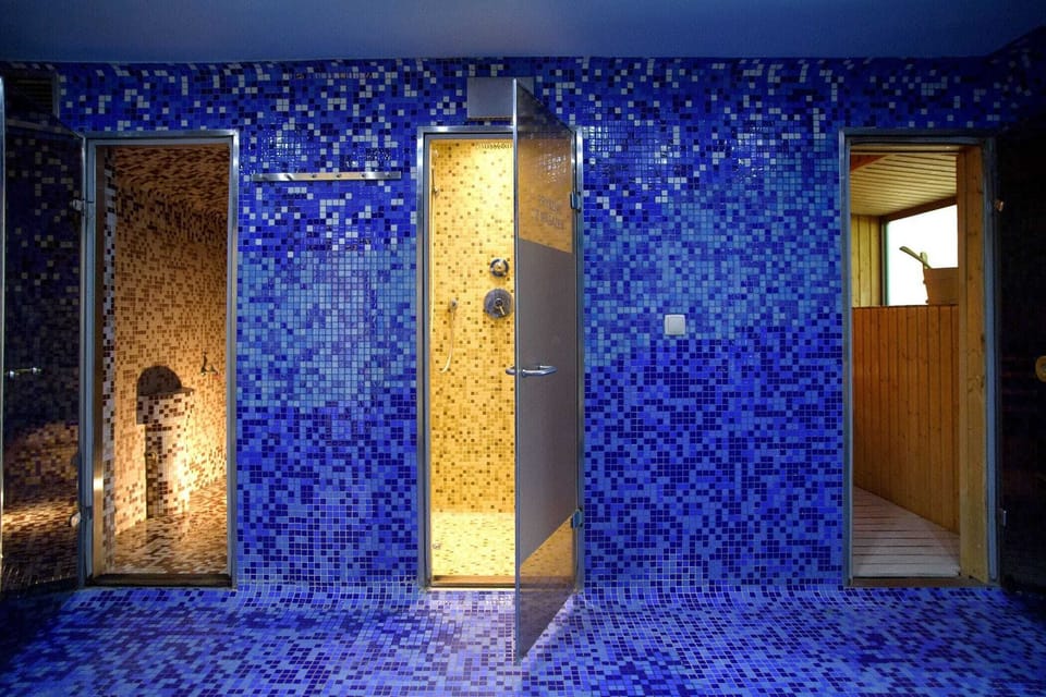 Sauna, hot tub, steam room, body treatments, hydrotherapy