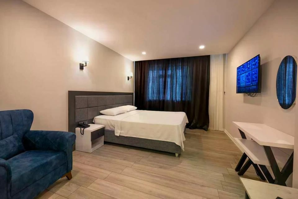 In-room safe, desk, laptop workspace, blackout drapes